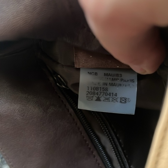 Longchamp classic leather cross body 3D bag in light beige - Picture 16 of 16